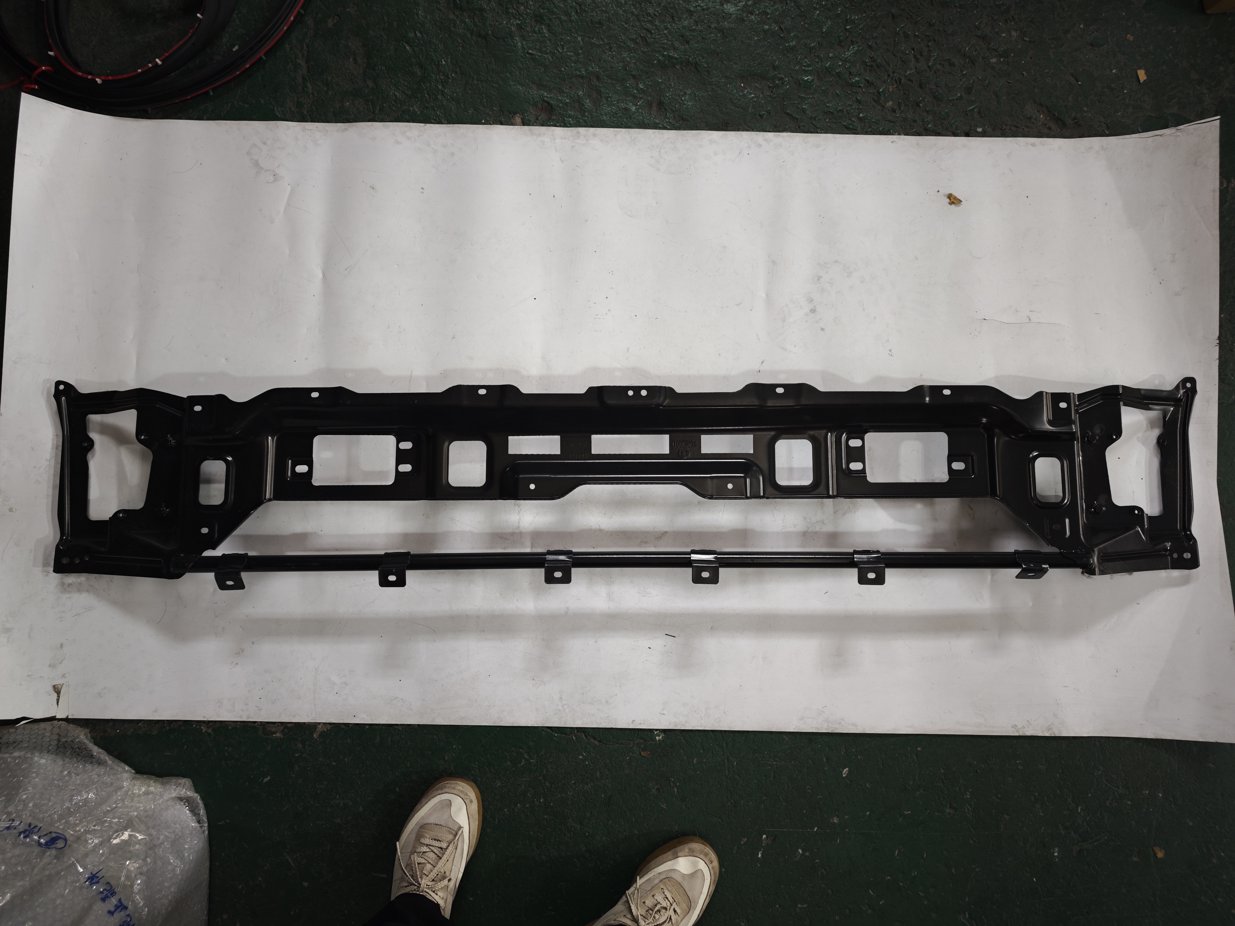 陕汽智云S300保险杠骨架总成