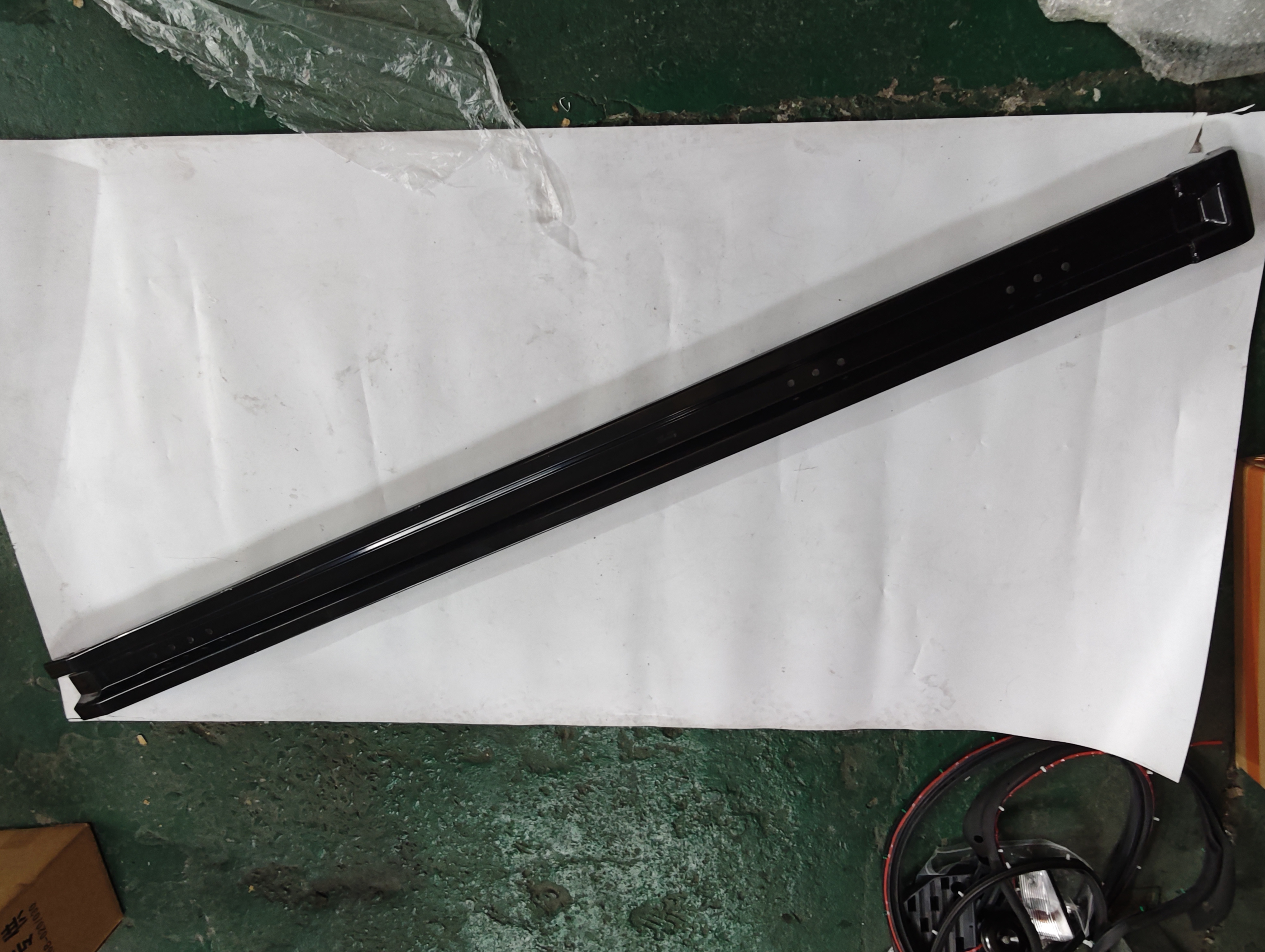 陕汽智云S300侧防护横杆总成-2080  BZ8542865G203