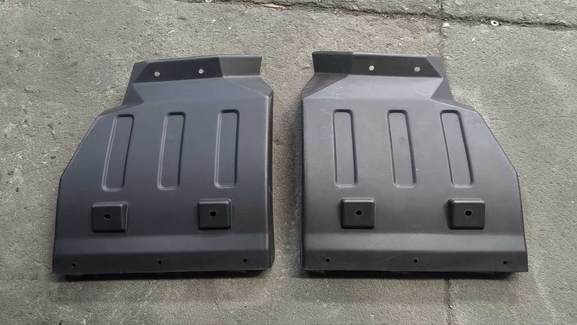 陕汽智云S300前轮后挡泥板cs67431