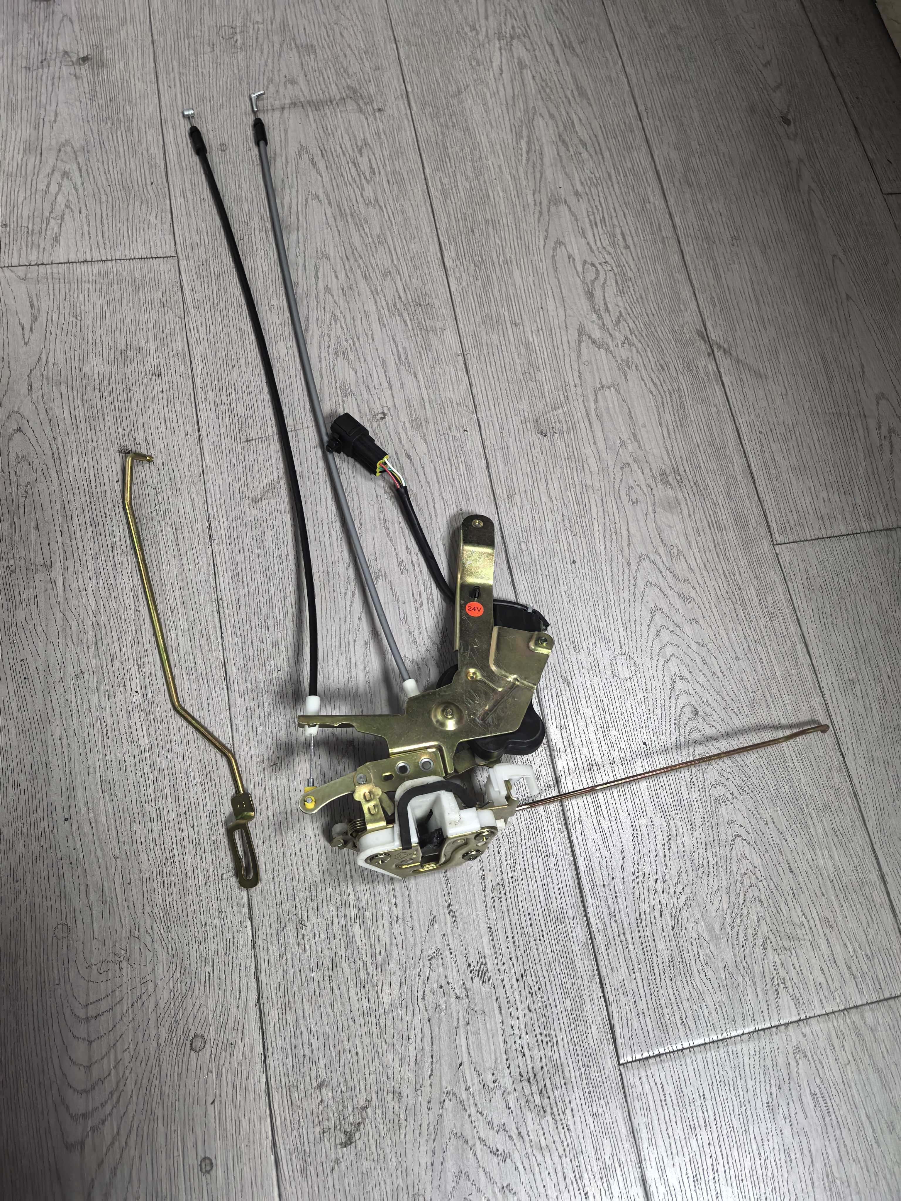 新奥普力 三环创客带中控车门锁体